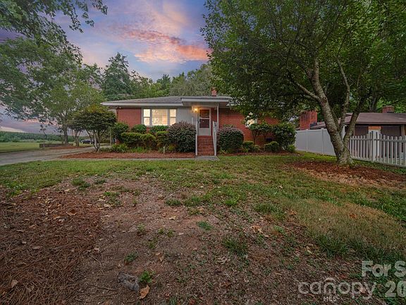 5th image of 310 Austin St