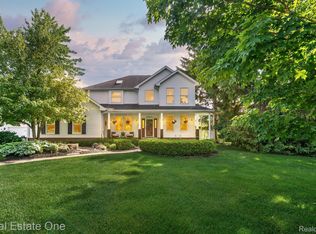 59633 Trena Ln, South Lyon, MI 48178