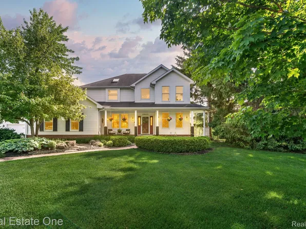 59633 Trena Ln, South Lyon, MI 48178