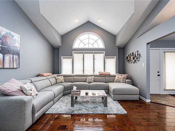 3rd image of 501 Casa Vita Dr