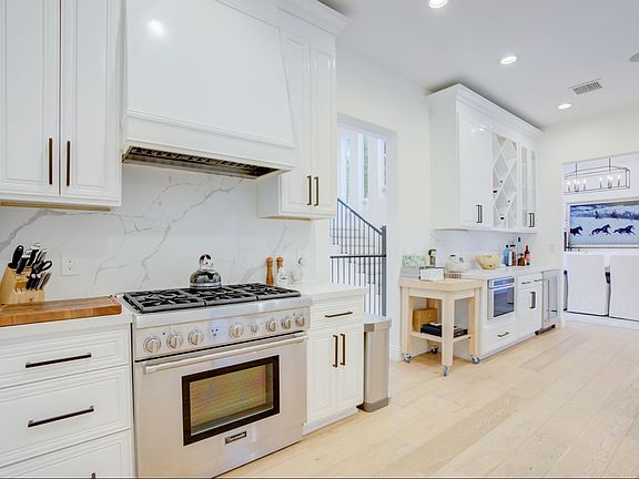 3rd image of 8417 Harold Way