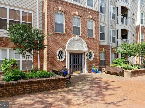 5108 Donovan Dr APT 105, Alexandria, VA 22304