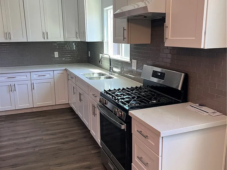 138 N Gage Ave E — Photo 3