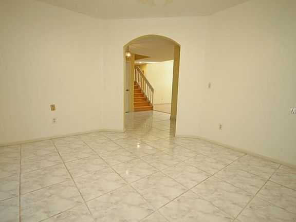 4th image of 1006 Oceanbreeze Ct