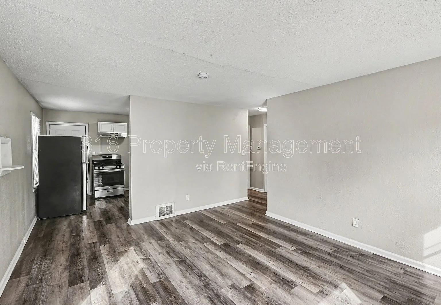 2 bed, 1.0 bath, 810 sqft, $1,200 — Photo 1