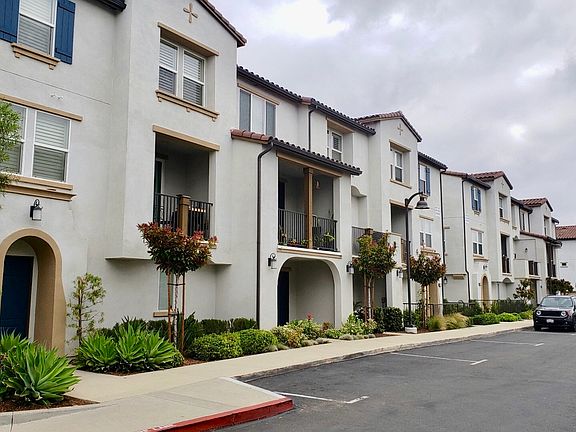 3rd image of 1131 Calle Montana