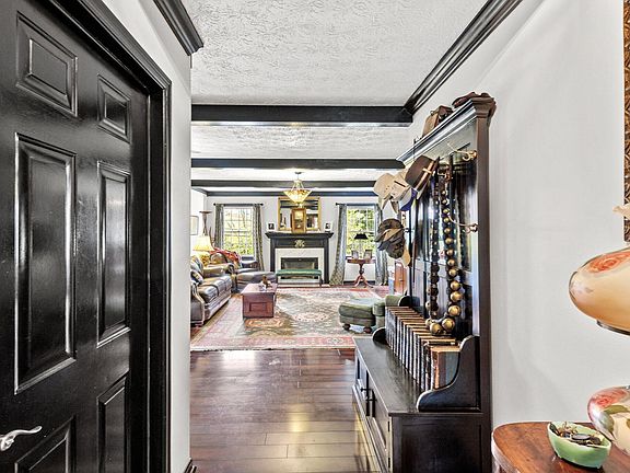 4th image of 108 Arlington Ct