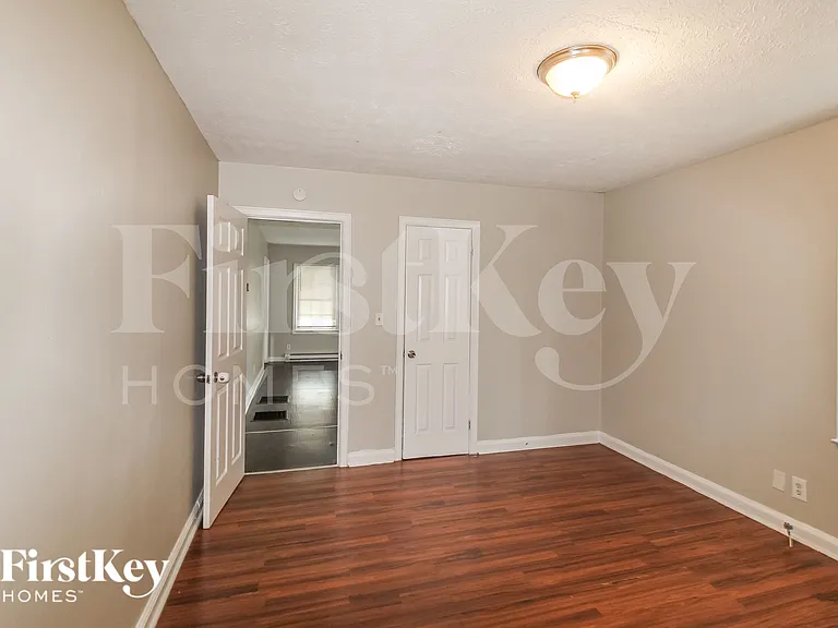 1823 Lee St — Photo 14