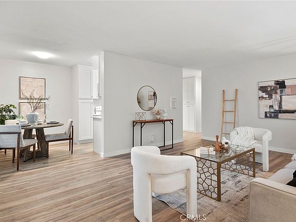 4th image of 939 E Appleton St APT 26