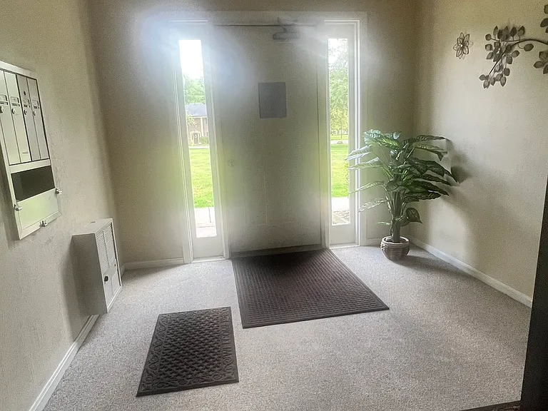 389 Quarry Ln NE #E — Photo 3