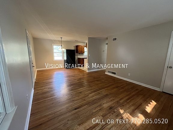 3rd image of 1148 Center St SW