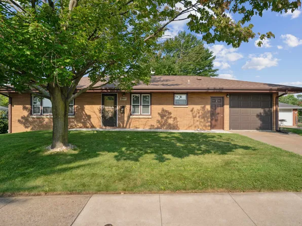 2885 Oak Crest Dr, Dubuque, IA 52001