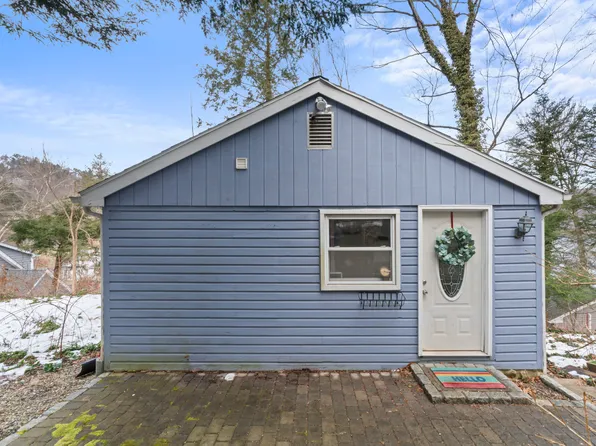 8 Bankside Trail, Newtown, CT 06482