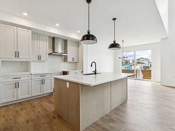 4th image of 55 E Bridgeport Cir