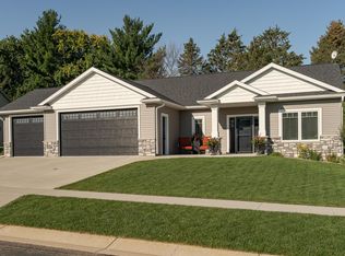 621 10th St NW, Dodge Center, MN 55927