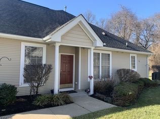 49 Burholme Dr, Hamilton, NJ 08691