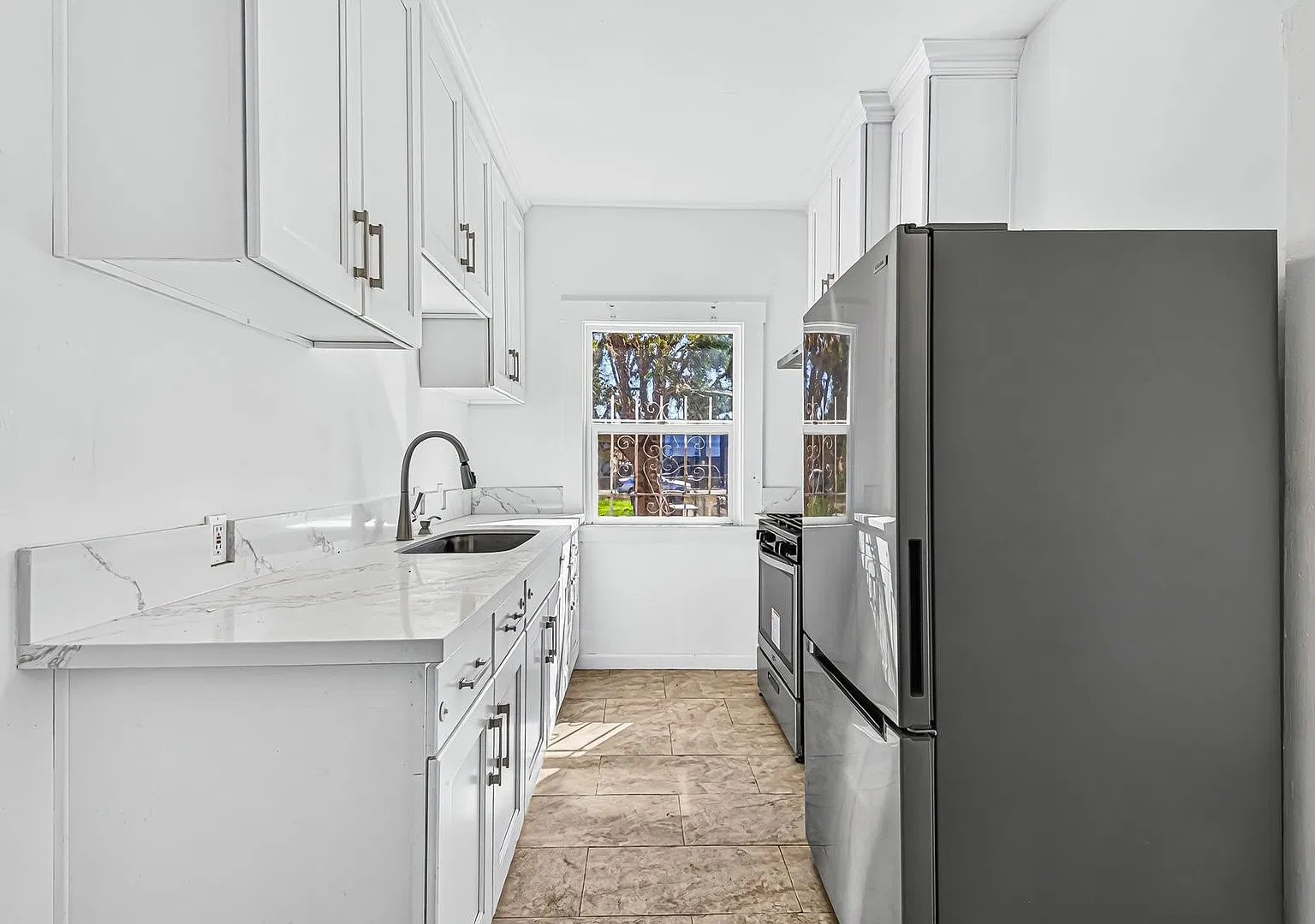 1331 W 19th St — Photo 4