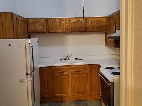 3rd image of 227 W Wapello St #204
