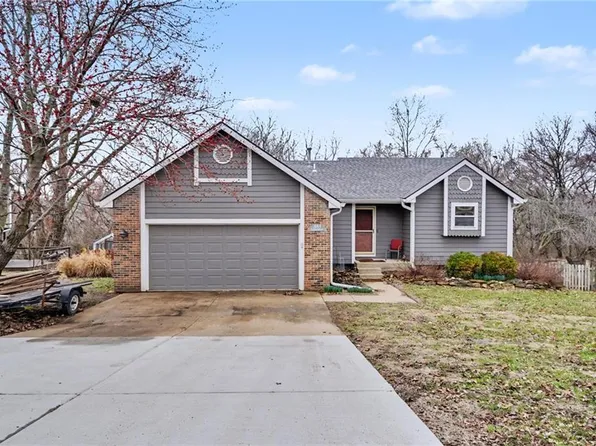 1011 Lakecrest Rd, Lawrence, KS 66049
