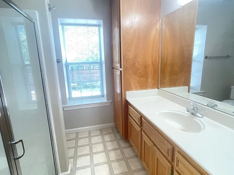 2 Bedroom, 2 Bathroom Townhouse with Attached Garage and Washer/Dryer Hookups! — Photo 25