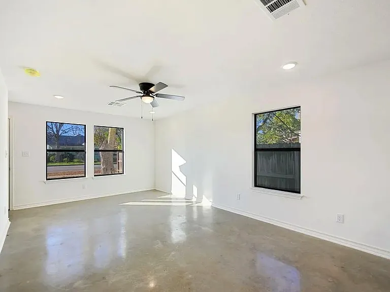 545 Delmar St #102 — Photo 12