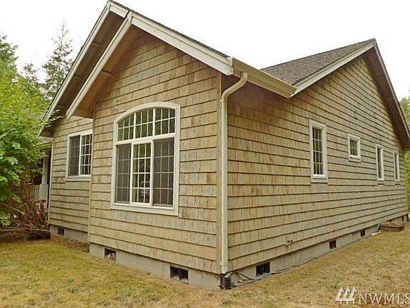 2nd image of 692 Woodland Dr