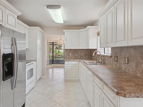 5th image of 1013 NW 99th Avenue