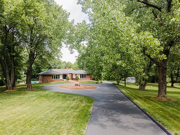 2nd image of 10 Carrico Oaks Ct