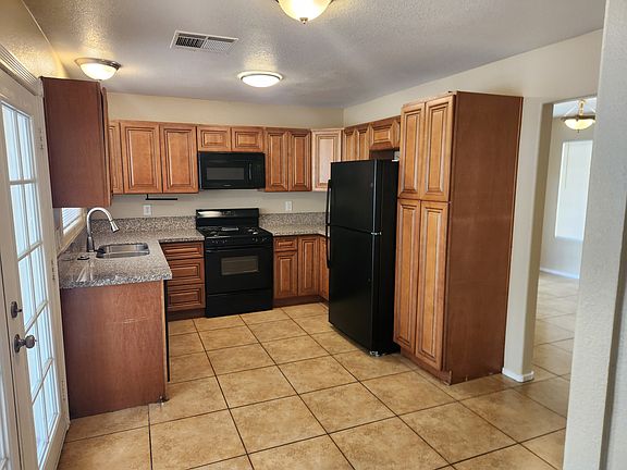 3rd image of 5724 Royal Castle Ln