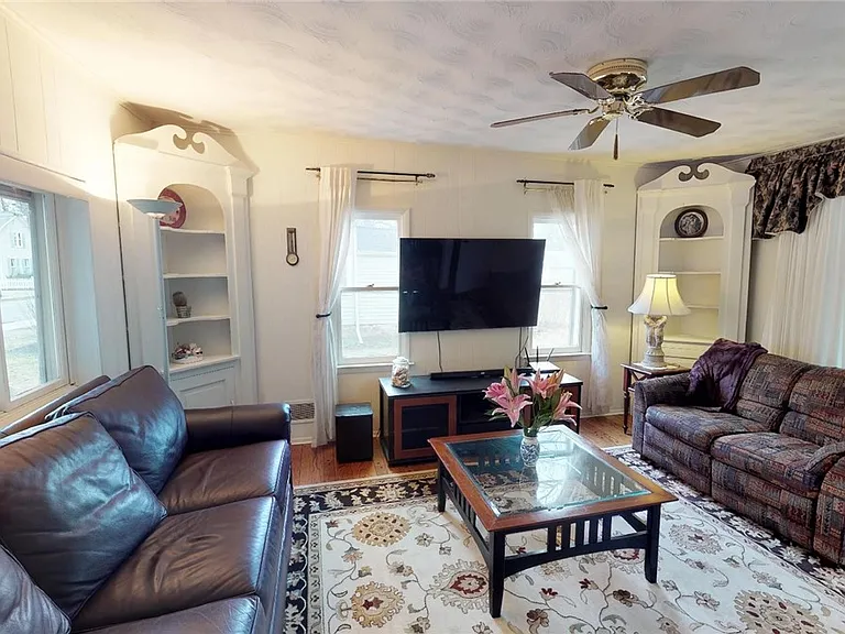 20 Boughton Ave — Photo 3