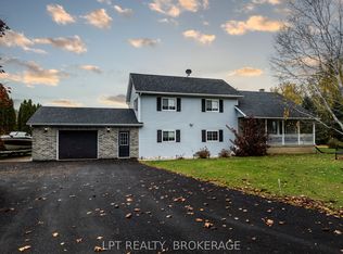 2202 Sands Rd, South Frontenac, ON K0H1H0