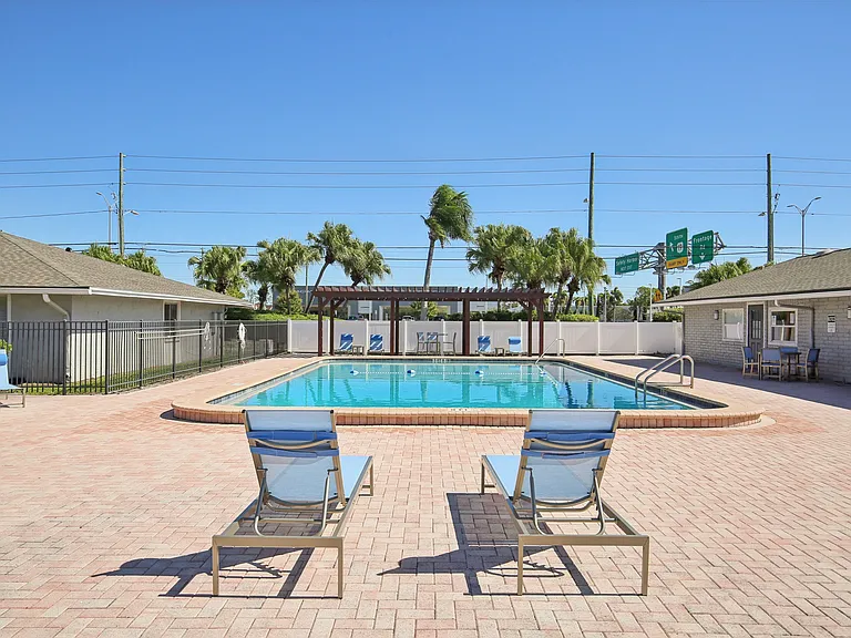 The Palms at Countryside Apartments — Photo 17