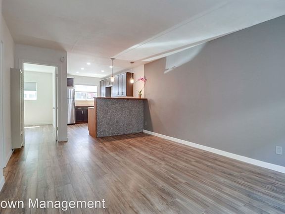 3rd image of 4012 Ingraham St APT B