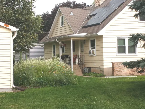 130 1st St, Cary, IL 60013