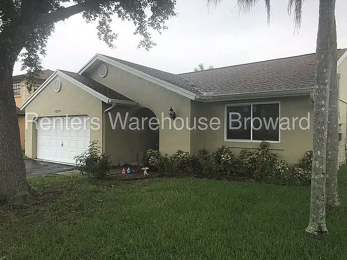 1329 SW 151st Way — Photo 2