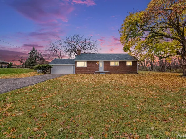 7033 Beecher Rd, Flint, MI 48532