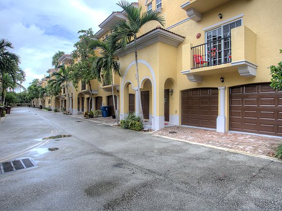 2nd image of 2532 SW 14th Ave APT 305
