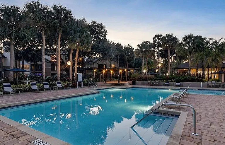 Sabal Palm at Lake Buena Vista Apartment Homes — Photo 29