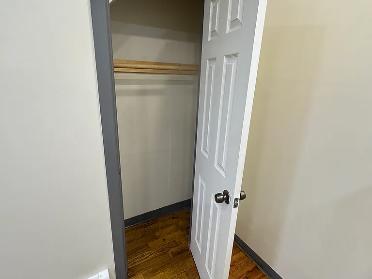 154 Clarence St #3 — Photo 5