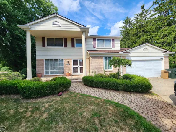 715 Abbey Ct, Rochester Hills, MI 48307