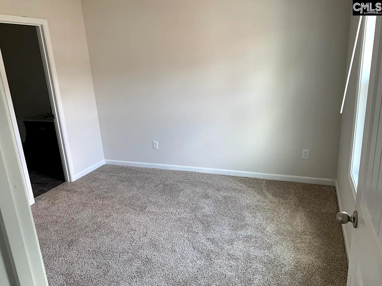 3 bed, 1300 sqft, $1,875 — Photo 2