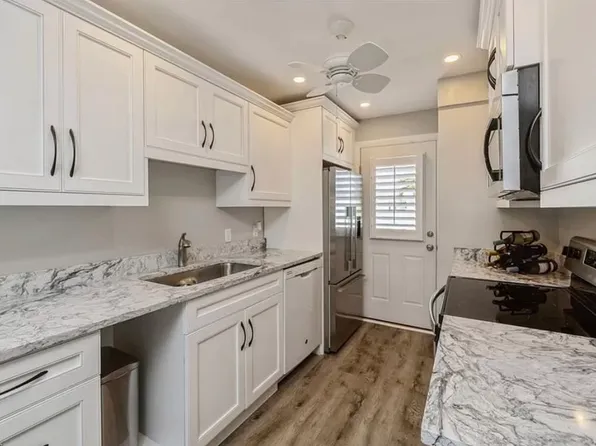 1021 3rd St S APT 202, Naples, FL 34102