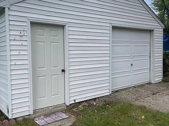 3rd image of 73 E Sheffield Ave