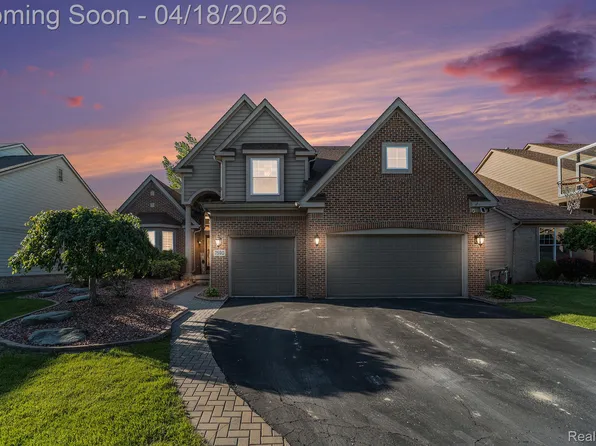 7590 Acorn Hill Ct, West Bloomfield, MI 48323