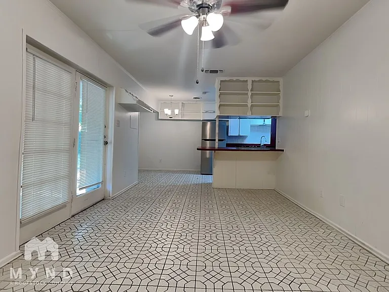 605 Thompson Dr — Photo 6