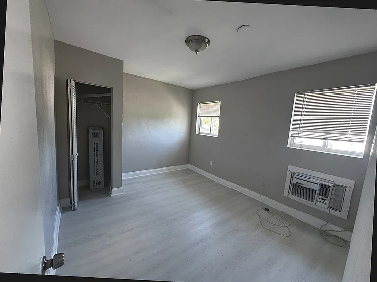 1940 Washington Ave — Photo 15