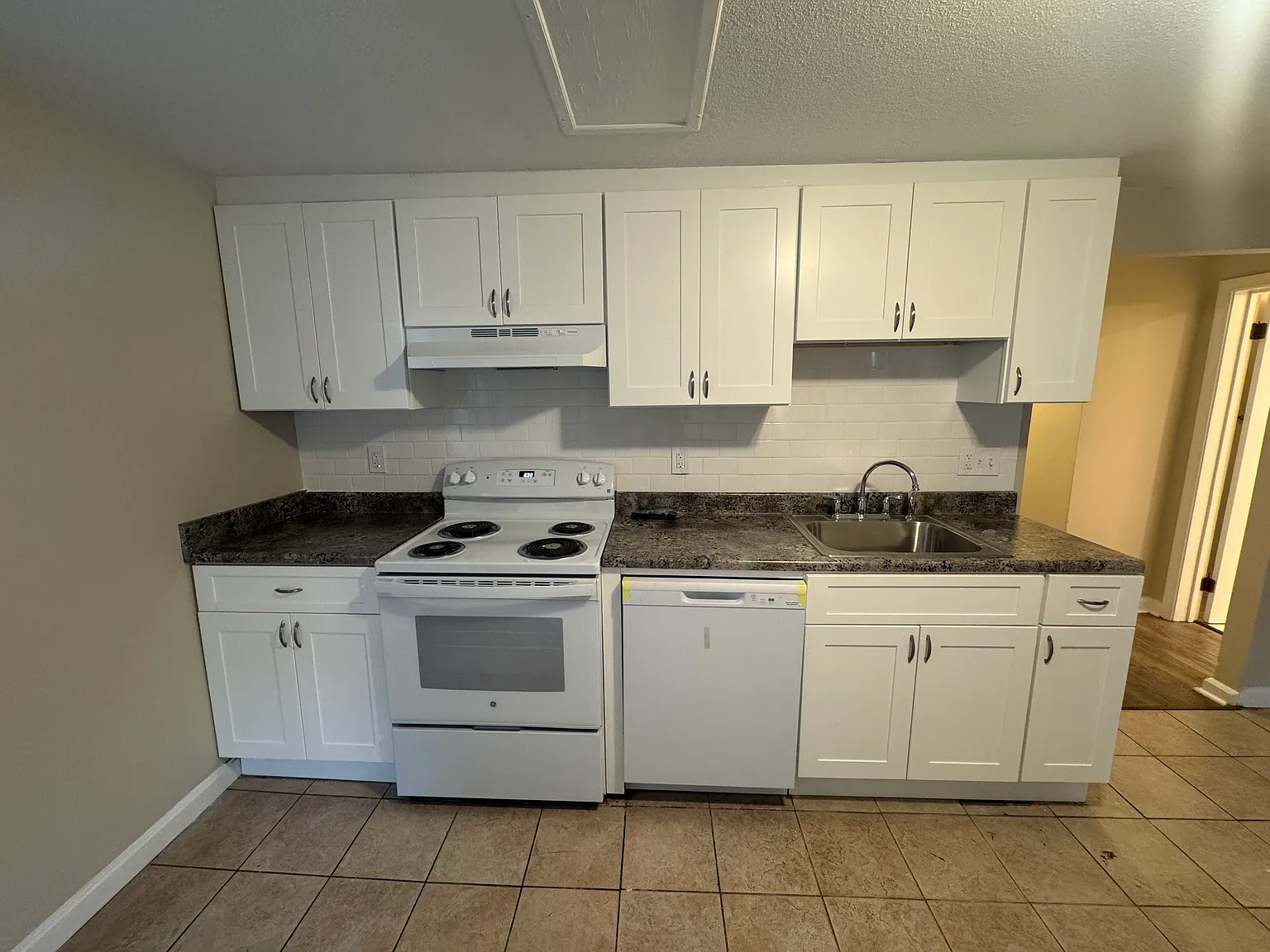 3 bed, 9999 sqft, $3,700 — Photo 1
