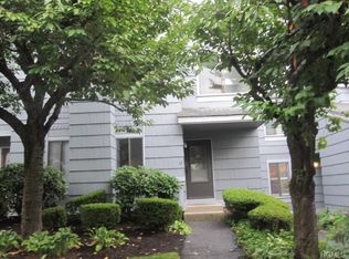 62 Branchwood Ln, Nanuet, NY 10954