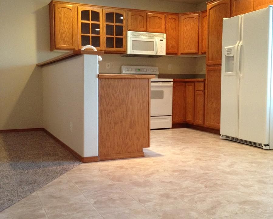 Kitchen / Bar / Dining