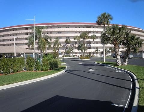 4th image of 1301 E Hillsboro Blvd APT 103
